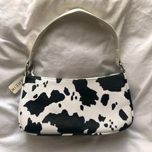 cow print shoulder bag🏷